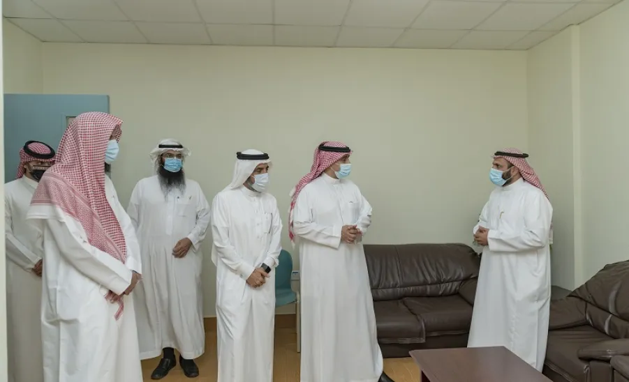  رئيس الجامعة يزور كلية العلوم والدراسات الإنسانية بحوطة سدير - AA