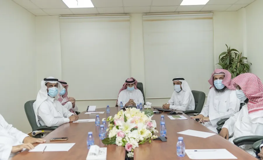  رئيس الجامعة يزور كلية العلوم والدراسات الإنسانية بحوطة سدير - AA