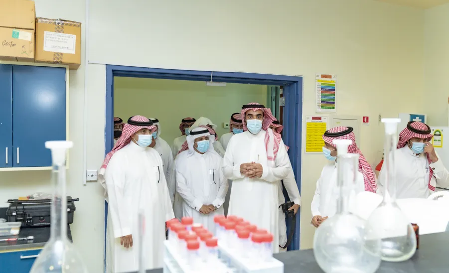 رئيس الجامعة يزور مجمع الكليات بالزلفي  - جامعة المجمعة