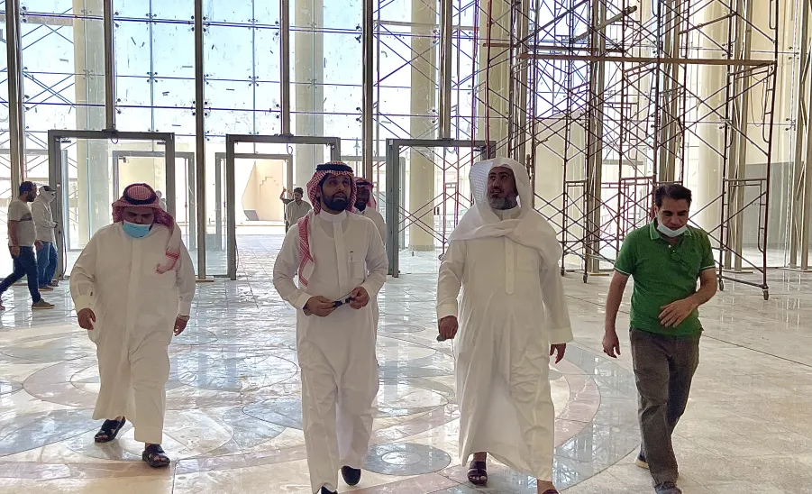 وكيل الجامعة يتفقد مراحل العمل في مشروع المباني العاجلة للطالبات - جامعة المجمعة