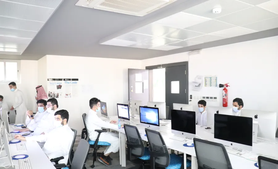 نادي الأمن السيبراني الطلابي بكلية علوم الحاسب والمعلومات CCIS يبدأ البرنامج التدريبي "تعلم لغة الجافا Java " لطلاب الكلية وطلاب الجامعة. - 1