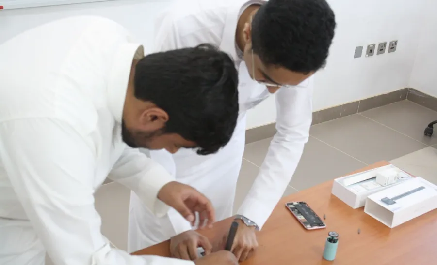 A training course by College of Engineering entitled "IPhone Mobile Devices Maintenance"
 - دورة تدريبية طلابية بكلية الهندسة بعنوان "صيانة أجهزة جوال الآيفون"