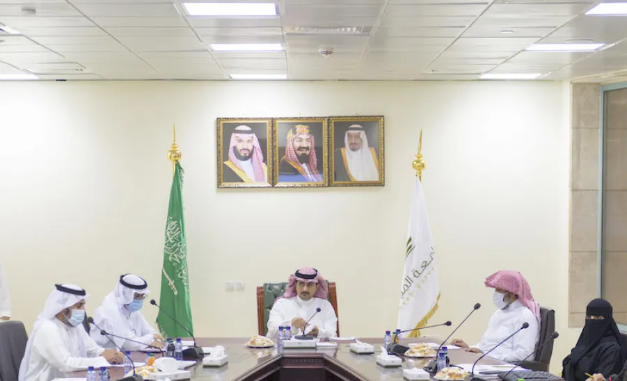 رئيس الجامعة يطلع على برامج الخطة الإستراتيجية والمؤشرات - جامعة المجمعة