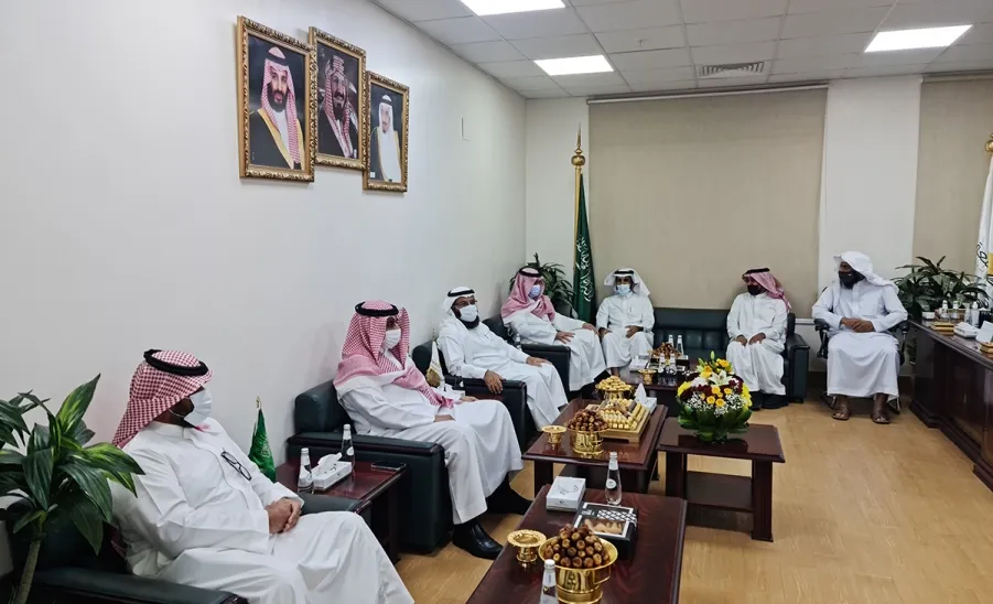 رئيس الجامعة يزور كلية العلوم والدراسات الإنسانية بالغاط - a