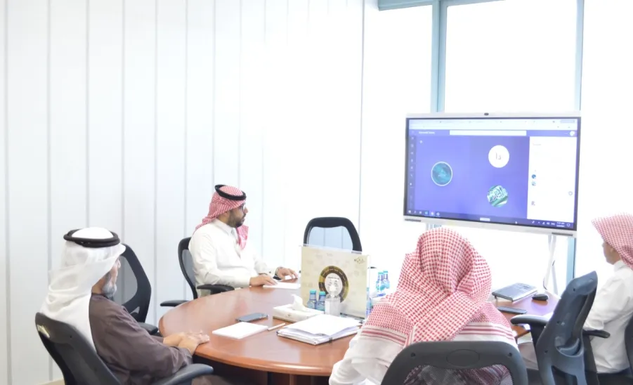 Vice-Dean reviews work progress reports  - اجتماع الإدارات الفنية