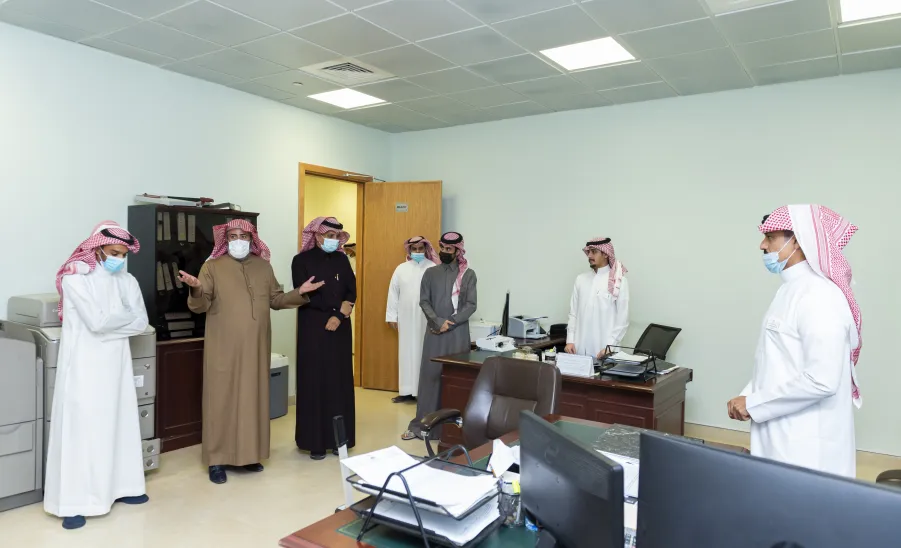 Vice-Rector visits the General Administration of Administrative and Financial Affairs
 -  وكيل الجامعة يزور الإدارة العامة للشؤون الإدارية والمالية