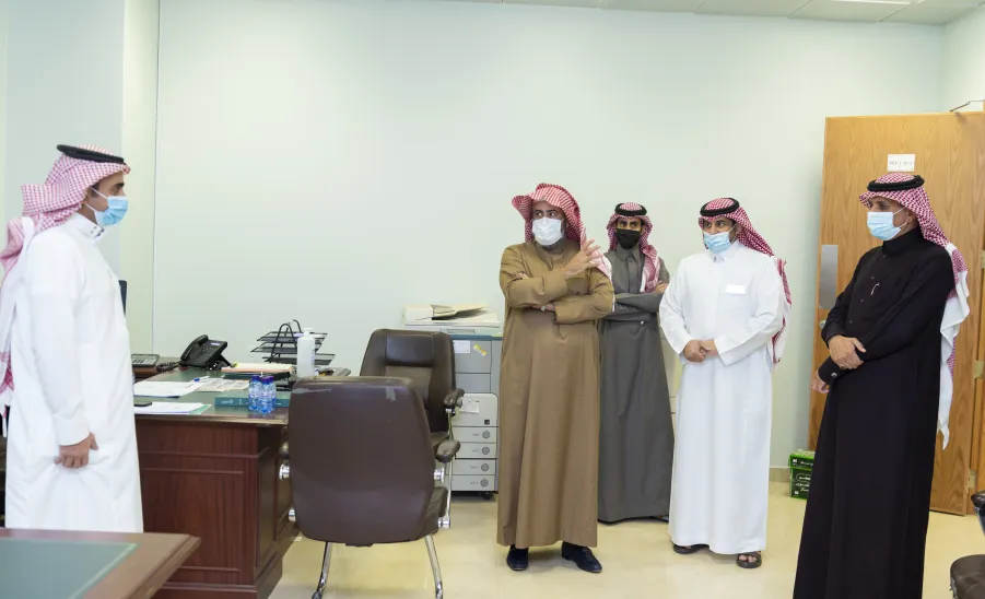 Vice-Rector visits the General Administration of Administrative and Financial Affairs
 -  وكيل الجامعة يزور الإدارة العامة للشؤون الإدارية والمالية