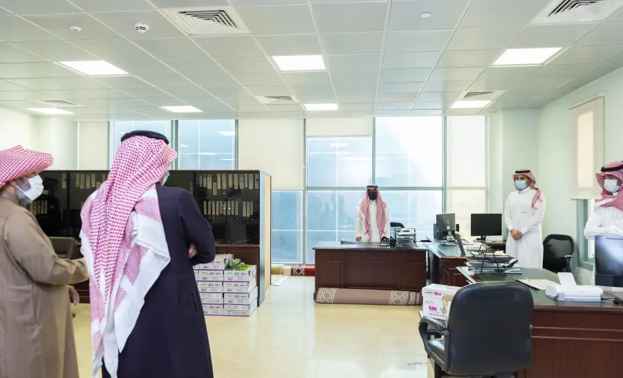 Vice-Rector visits the General Administration of Administrative and Financial Affairs
 -  وكيل الجامعة يزور الإدارة العامة للشؤون الإدارية والمالية