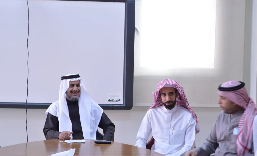 Vice Rector for Educational Affairs visits Colleges of Education and Business Administration -  تفقد الاختبارات