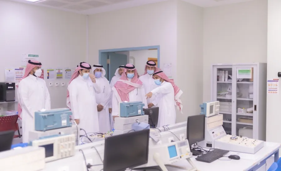 MU RECTOR ON A VISIT TO COLLEGES OF MEDICINE AND APPLIED MEDICAL SCIENCES
 - a