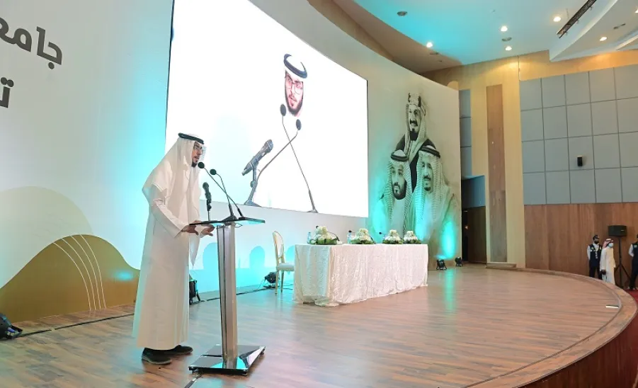 رئيس الجامعة يرعى حفل مسابقتي حفظ القرآن الكريم والسنة النبوية للعام الجامعي 1443هـ - جامعة المجمعة 