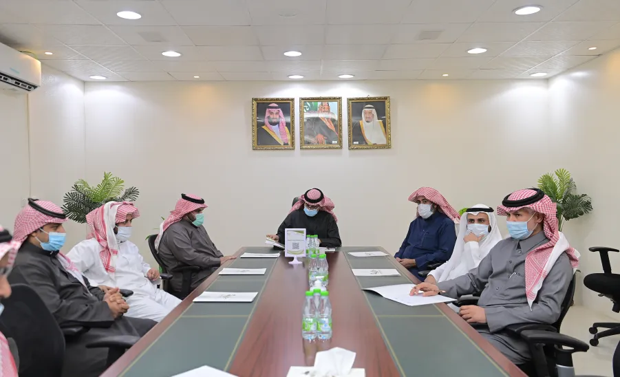 رئيس الجامعة يقوم بزيارة تفقدية للإدارة العامة للخدمات - جامعة المجمعة 