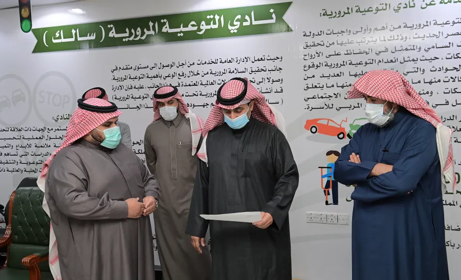 رئيس الجامعة يقوم بزيارة تفقدية للإدارة العامة للخدمات - جامعة المجمعة 