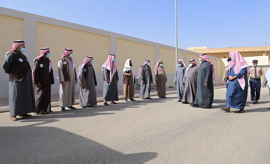 رئيس الجامعة يقوم بزيارة تفقدية للإدارة العامة للخدمات - جامعة المجمعة 