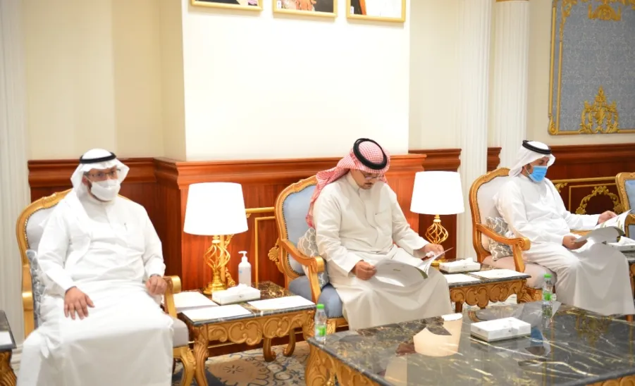 رئيس الجامعة يرعى حفل تكريم البرامج الحاصلة على الاعتماد الأكاديمي - a