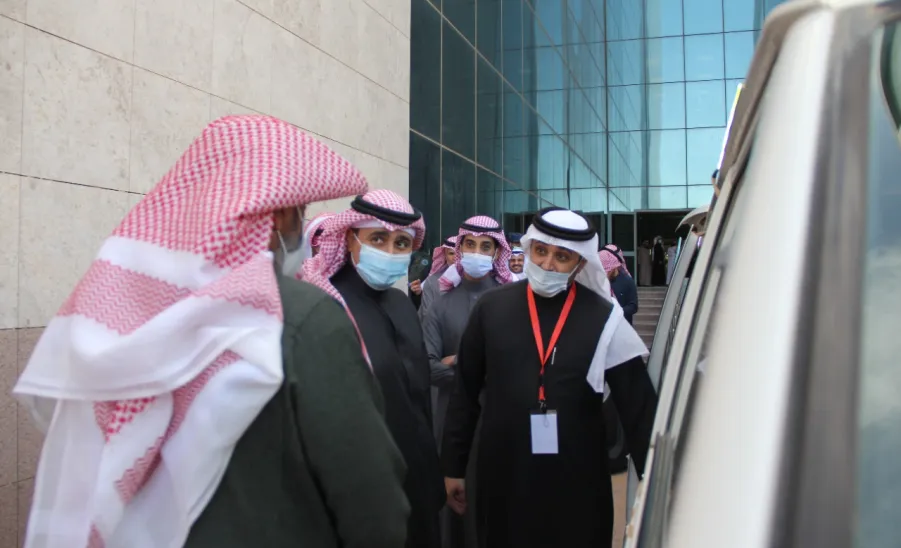 رئيس الجامعة يطلع على منجزات وخطط عمادة تقنية المعلومات خلال زيارته للعمادة . - جامعة المجمعة 