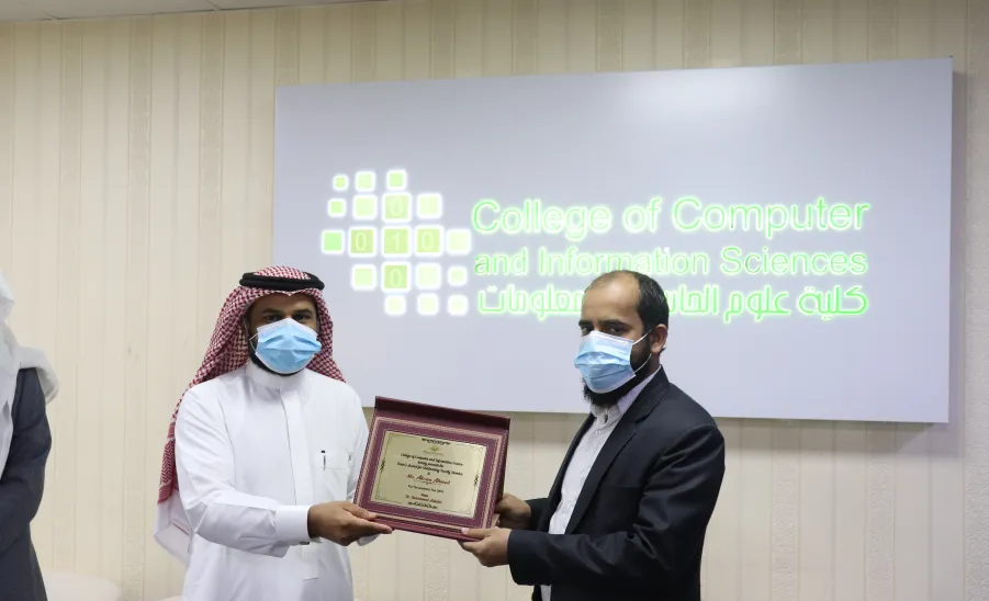 Excellent faculty members and staff in teaching and research honored by CCSI - 3