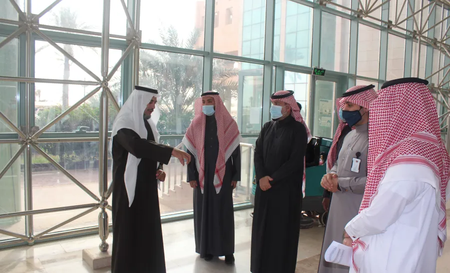 Vice-rector for educational affairs visits Common First Year - تفقد الاختبارات