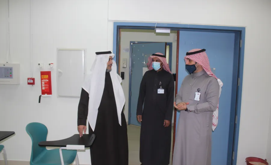Vice-rector for educational affairs visits Common First Year - تفقد الاختبارات