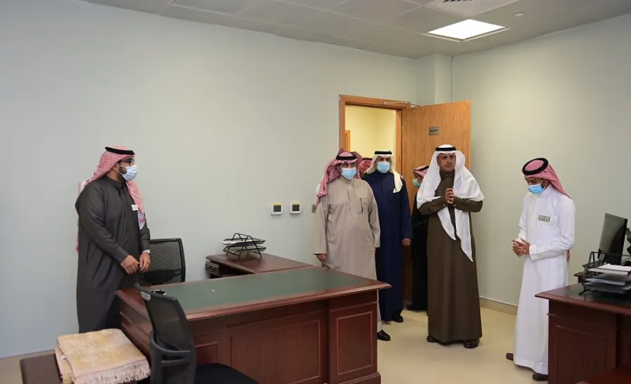 A TOUR OF INSPECTION BY MU RECTOR TO GENERAL ADMINISTRATION OF ADMINISTRATIVE AND FINANCIAL AFFAIRS  - جامعة المجمعة 