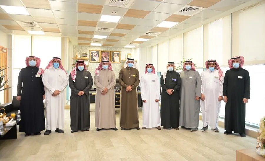A TOUR OF INSPECTION BY MU RECTOR TO GENERAL ADMINISTRATION OF ADMINISTRATIVE AND FINANCIAL AFFAIRS  - جامعة المجمعة