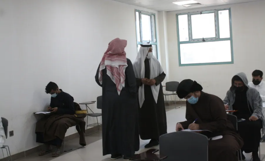 Vice-Rector for Educational Affairs' tour of inspection to College of Engineering  -  وكيل الجامعة للشؤون التعليمية يتفقد سير الاختبارات النهائية بكلية الهندسة