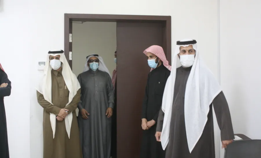 Vice-Rector for Educational Affairs' tour of inspection to College of Engineering  -  وكيل الجامعة للشؤون التعليمية يتفقد سير الاختبارات النهائية بكلية الهندسة