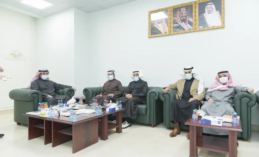 A TOUR OF INSPECTION BY MU RECTOR TO DEANSHIP OF ADMISSION AND REGISTRATION  - جامعة المجمعة 