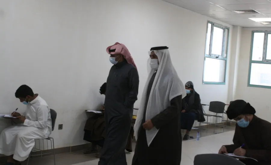 Vice-Rector for Educational Affairs' tour of inspection to College of Engineering  -  وكيل الجامعة للشؤون التعليمية يتفقد سير الاختبارات النهائية بكلية الهندسة