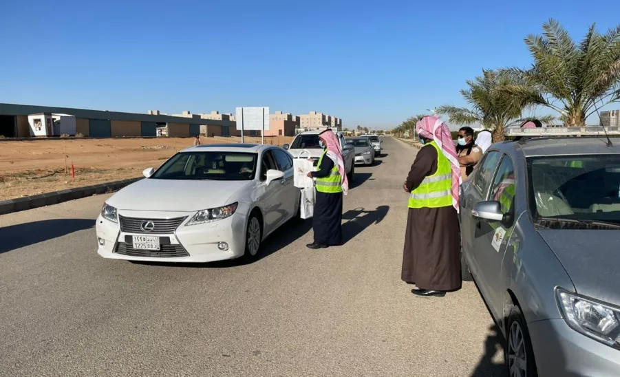 TRAFFIC SAFETY CENTER CONDUCTS LAUNCHES A FIELD CAMPAIGN TO RAISE AWARENESS ABOUT SEAT BELT  - جامعة المجمعة 