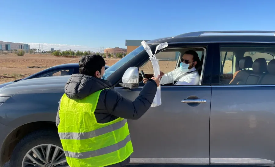 TRAFFIC SAFETY CENTER CONDUCTS LAUNCHES A FIELD CAMPAIGN TO RAISE AWARENESS ABOUT SEAT BELT  - جامعة المجمعة 
