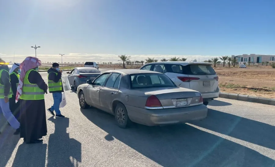TRAFFIC SAFETY CENTER CONDUCTS LAUNCHES A FIELD CAMPAIGN TO RAISE AWARENESS ABOUT SEAT BELT  - جامعة المجمعة 