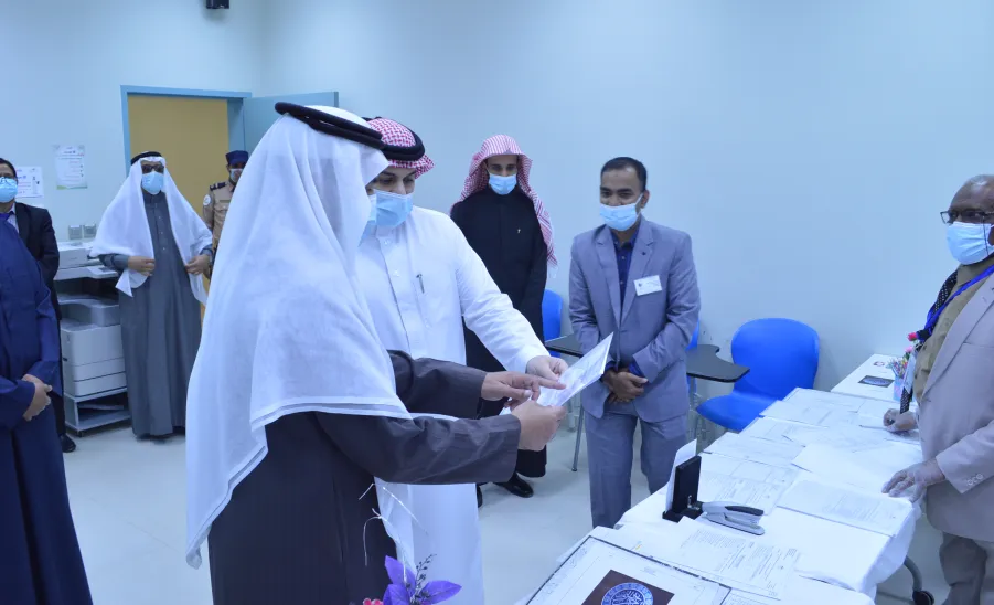 Vice-Rector for Educational Affairs' tour of inspection to several colleges  -  زيارة كلية العلوم الطبية 