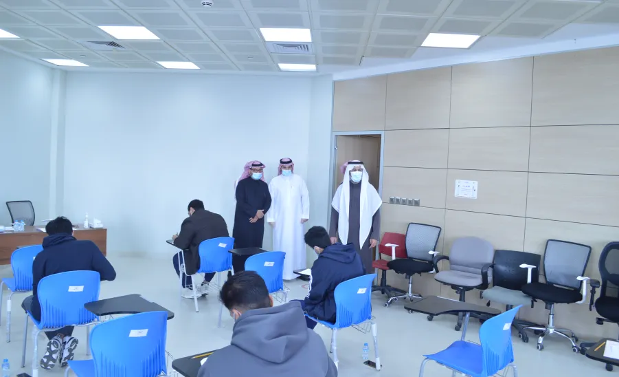 Vice-Rector for Educational Affairs' tour of inspection to several colleges  -  زيارة كلية العلوم الطبية 