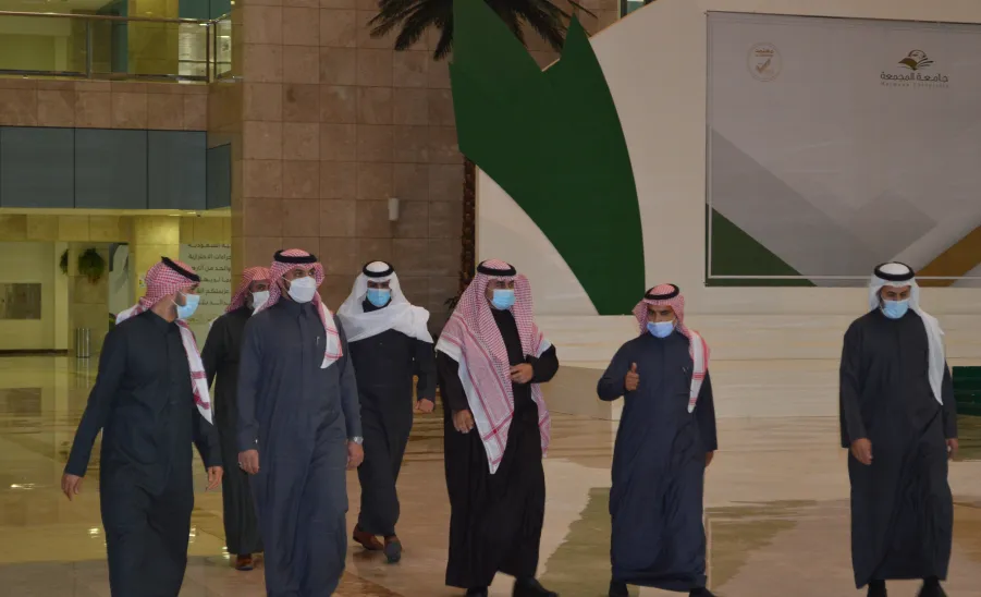 MU rector inspects the forum of Alumni Employment - زيارة الرئيس إلى ملتقى التوظيف