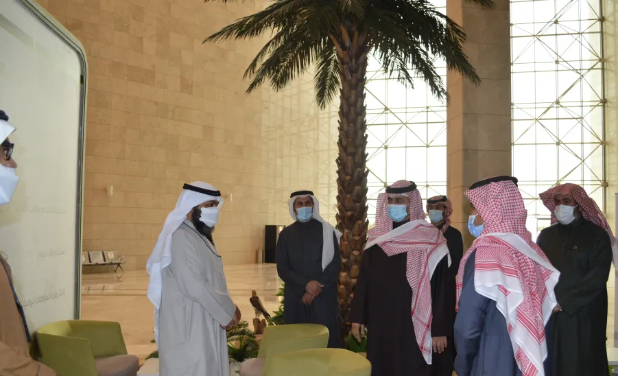 MU rector inspects the forum of Alumni Employment - زيارة الرئيس إلى ملتقى التوظيف