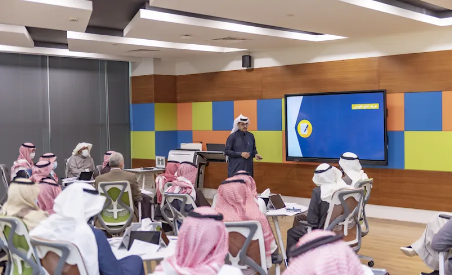 الإدارة العامة للتطوير التنظيمي تعقد ورشة عمل للتعريف بالنموذج الاسترشادي للأدلة الإجرائية - جامعة المجمعة 