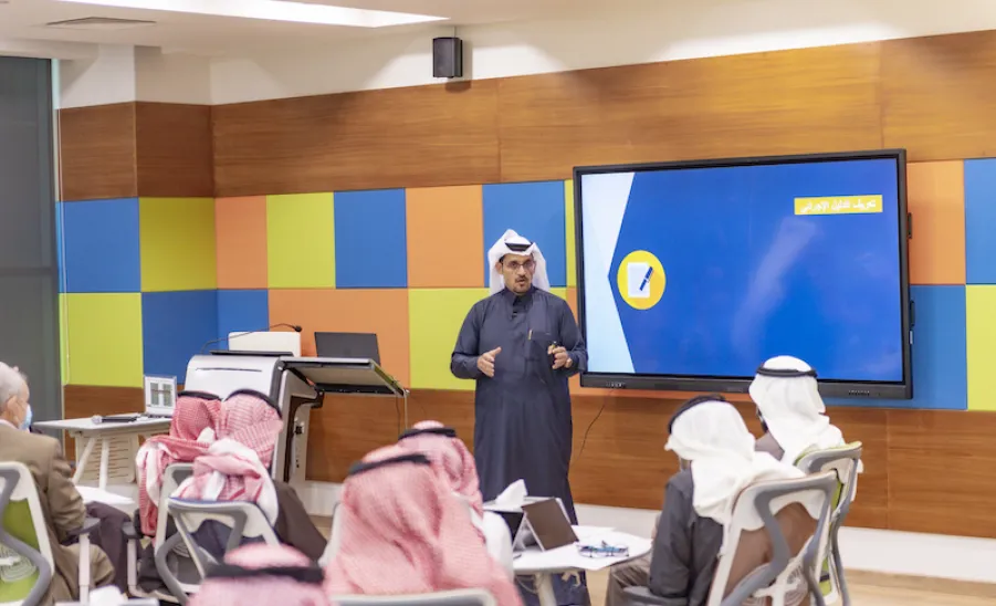 الإدارة العامة للتطوير التنظيمي تعقد ورشة عمل للتعريف بالنموذج الاسترشادي للأدلة الإجرائية - جامعة المجمعة 