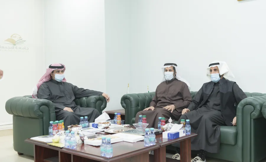 A TOUR OF INSPECTION BY MU RECTOR TO DEANSHIP OF ADMISSION AND REGISTRATION  - جامعة المجمعة 