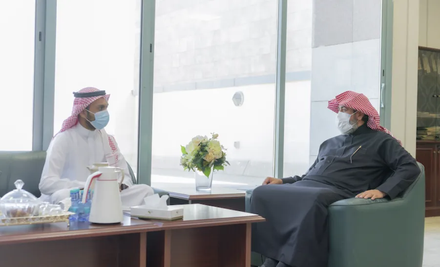 لمناقشة أوجه التعاون : وكيل الجامعة يستقبل فريقاً من الشركة السعودية للخطوط الحديدية ( سار ) - جامعة المجمعة 