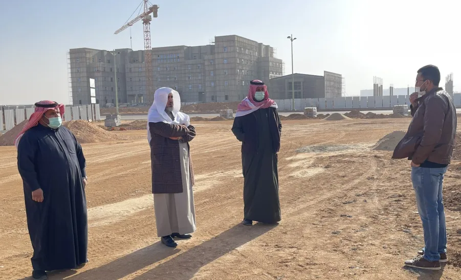 Vice-Rector inspects the progress of GAS's new building  -  وكيل الجامعة يتفقد مراحل العمل في مشروع مبنى الإدارة العامة للخدمات