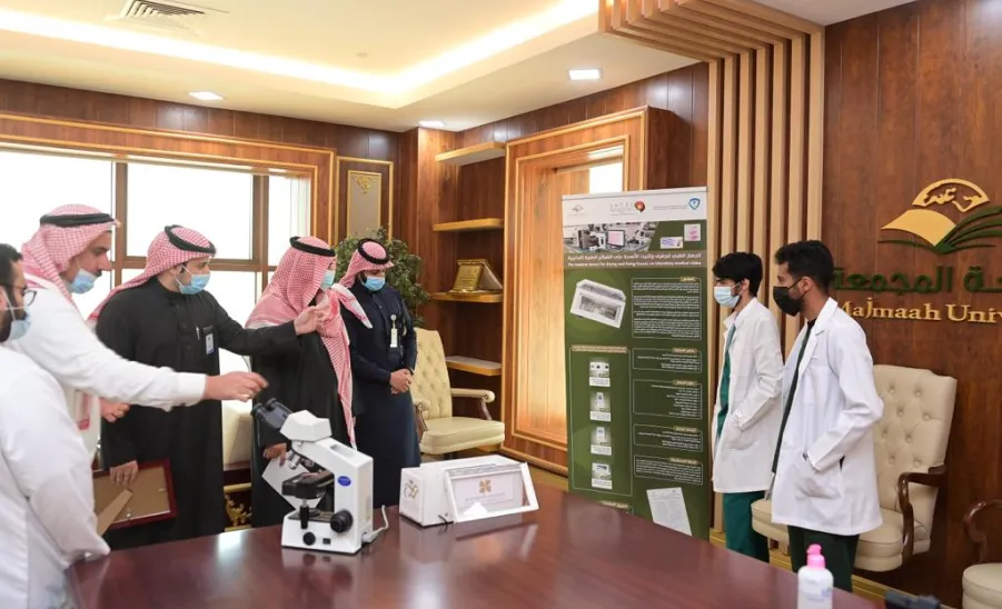  سعادة رئيس الجامعة يستقبل فريقاً بحثياً بمناسبة حصوله على وثيقة براءة لنموذج صناعي من الهيئة السعودية للملكية الفكرية - جامعة المجمعة