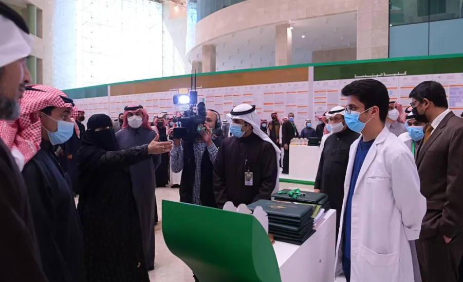 MU RECTOR HOSTS STUDENT GRADUATION PROJECTS FORUM
 -  جامعة المجمعة