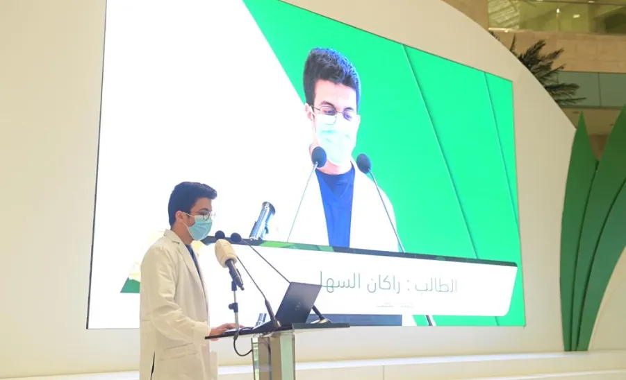 MU RECTOR HOSTS STUDENT GRADUATION PROJECTS FORUM  - جامعة المجمعة