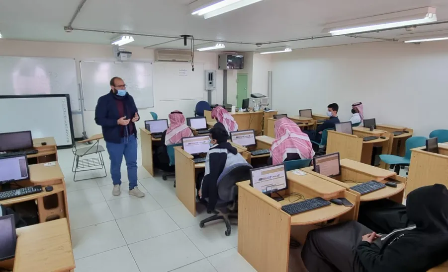 A series of training courses for students on how to use (Blackboard)
 - صورة بلاكبورد 1