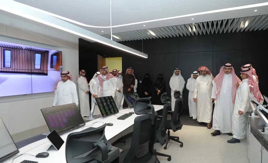 رئيس الجامعة يدشن مركز جامعة المجمعة لإدارة التحكم بالمباني - جامعة المجمعة