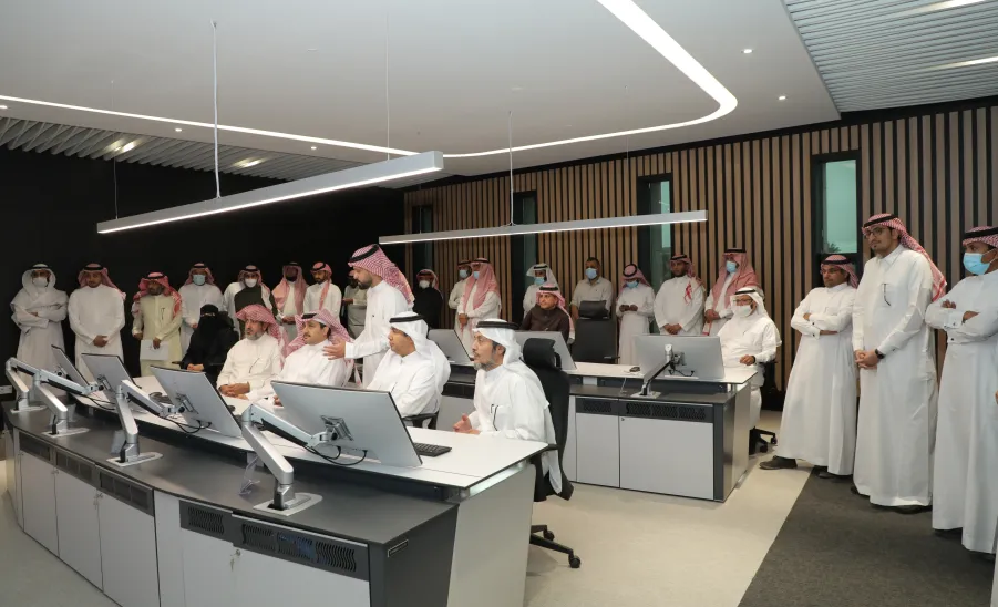 رئيس الجامعة يدشن مركز جامعة المجمعة لإدارة التحكم بالمباني - جامعة المجمعة