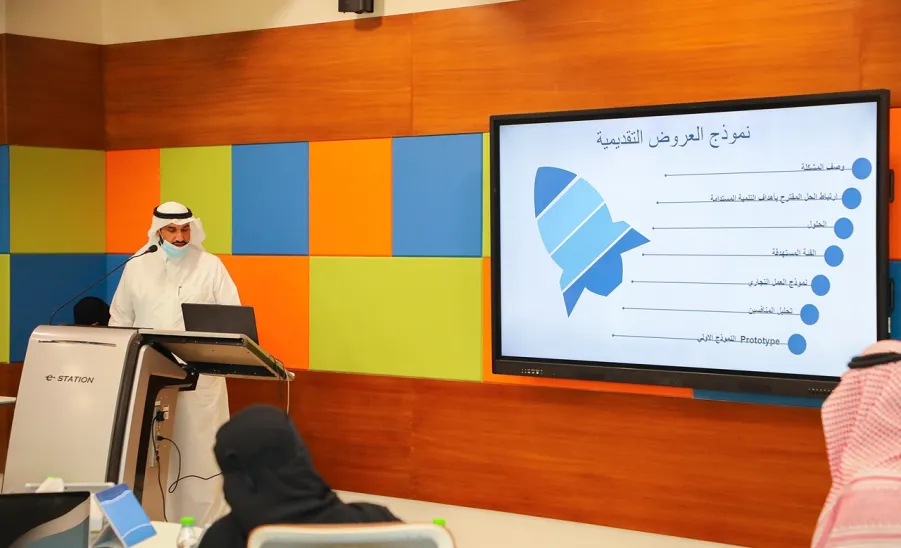 رئيس الجامعة يرعى لقاء التصفيات النهائية للمرحلة الأولى لتحدي الابتكار الجامعي للتنمية المستدامة - جامعة المجمعة 