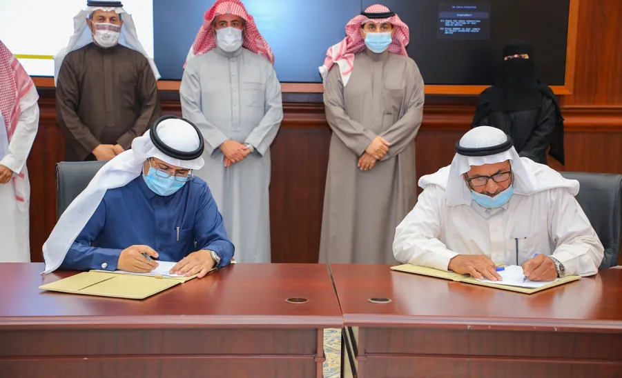 الجامعة توقع اتفاقية تعاون مع الغرفة التجارية الصناعية بالزلفي  - جامعة المجمعة 