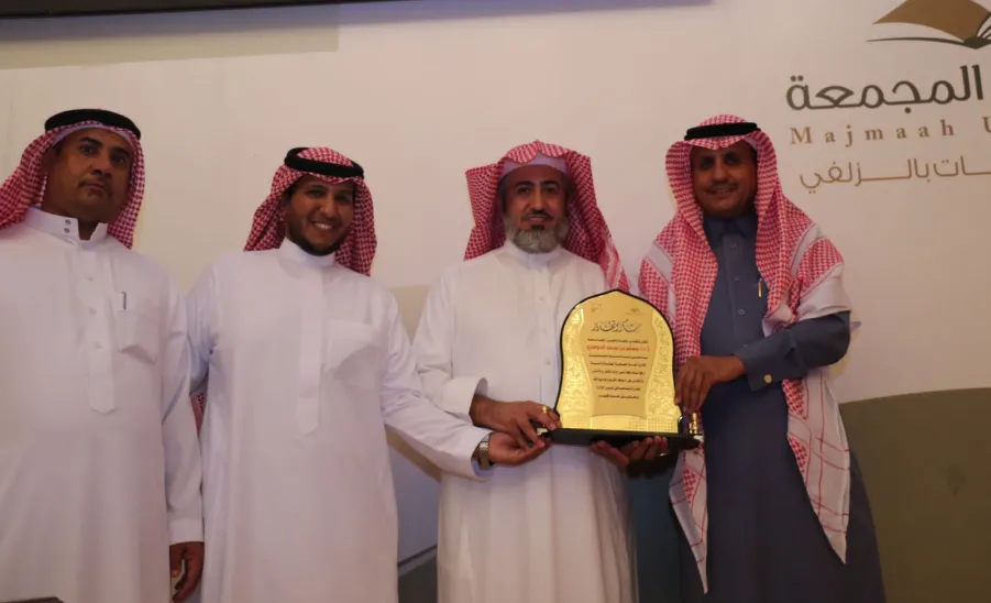 VICE-RECTOR PATRONIZES AWARDS CEREMONY FOR FIGHTING CORONAVIRUS PANDEMIC IN ZULFI CAMPUS  - جامعة المجمعة 